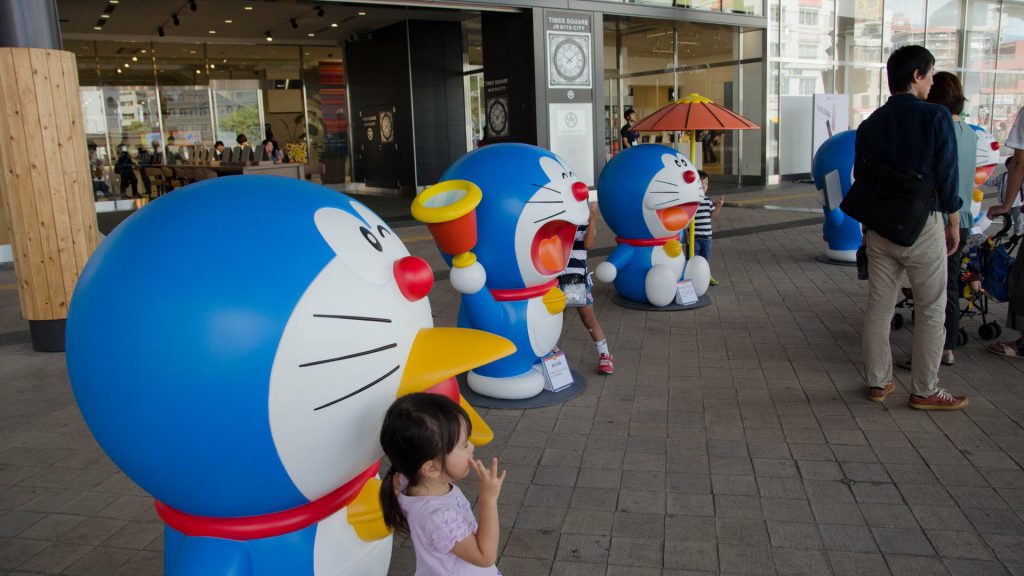 Doraemon am Bahnhof in Oita Japan