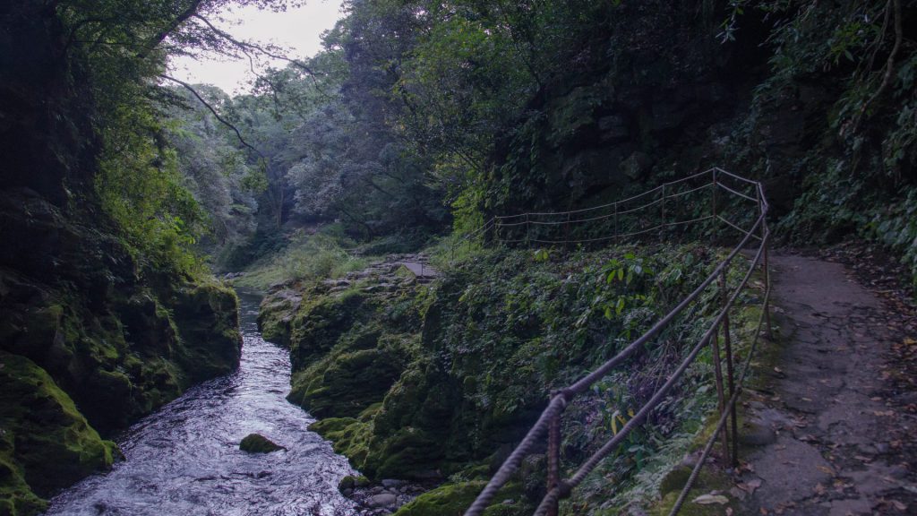 Wanderweg und Schlucht in Takachiho Japan