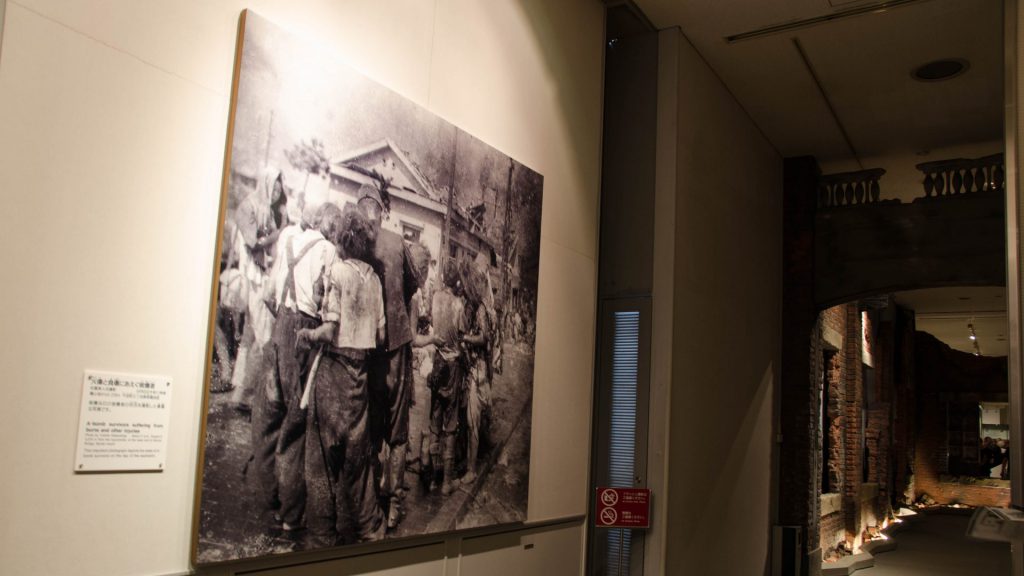 Gang durchs Museum in Hiroshima Japan