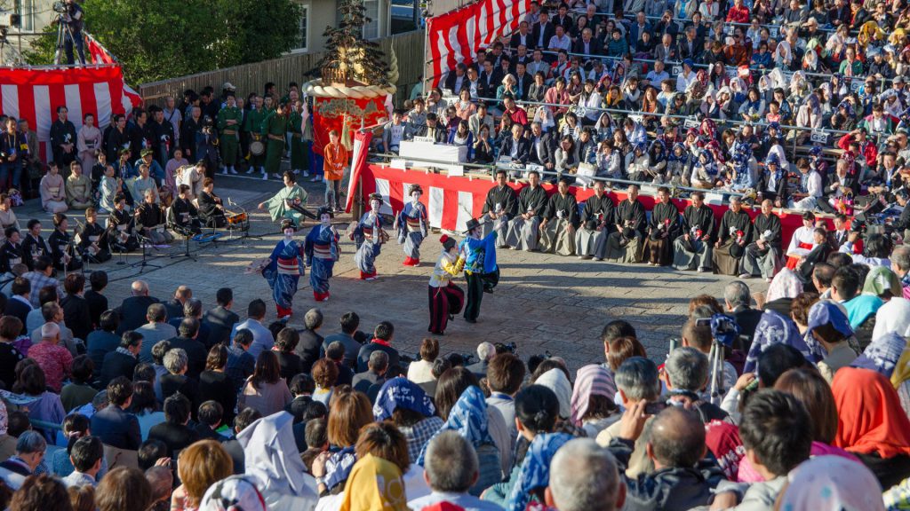 Geisha Schauspiel beim Okunchi Festival in Nagasaki Japan