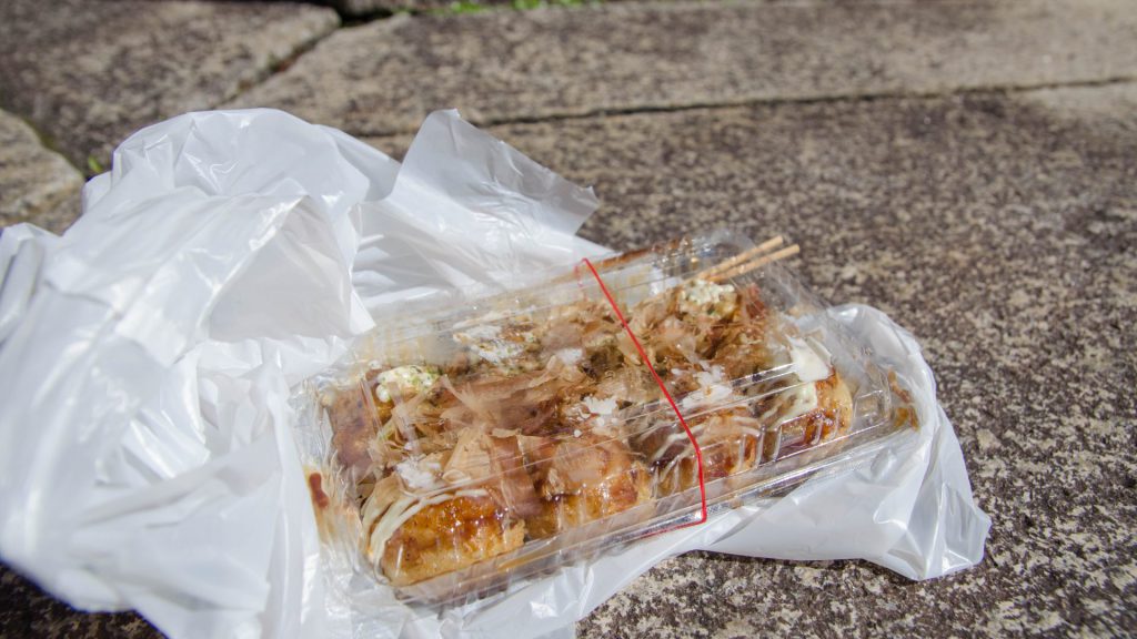 Leckere Takoyaki beim Okunchi Festival in Nagasaki Japan