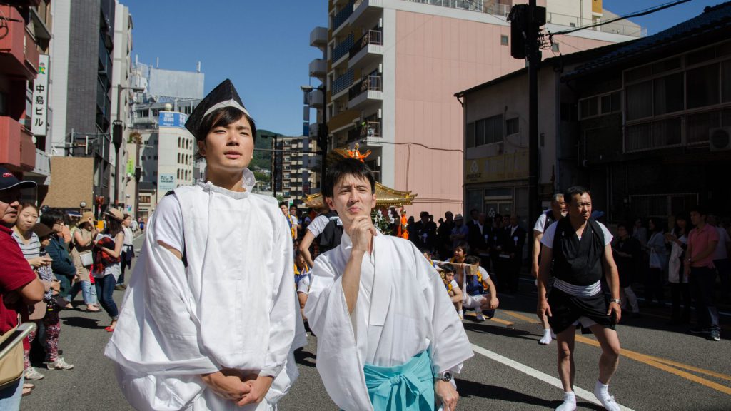 Unterhaltungskünstler beim Okunchi Festival in Nagasaki Japan