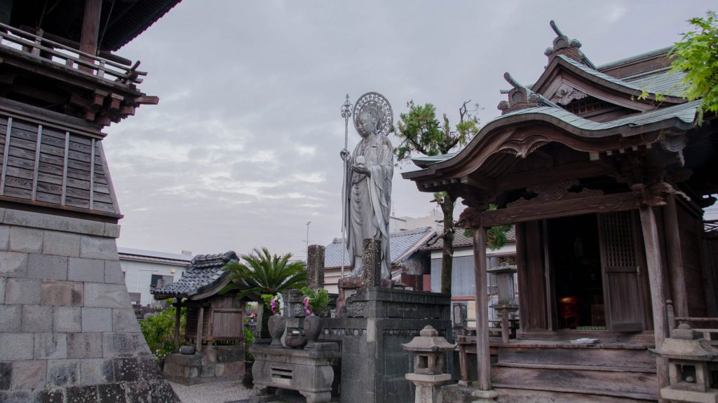 Statue und Tempel in Shimabara Japan