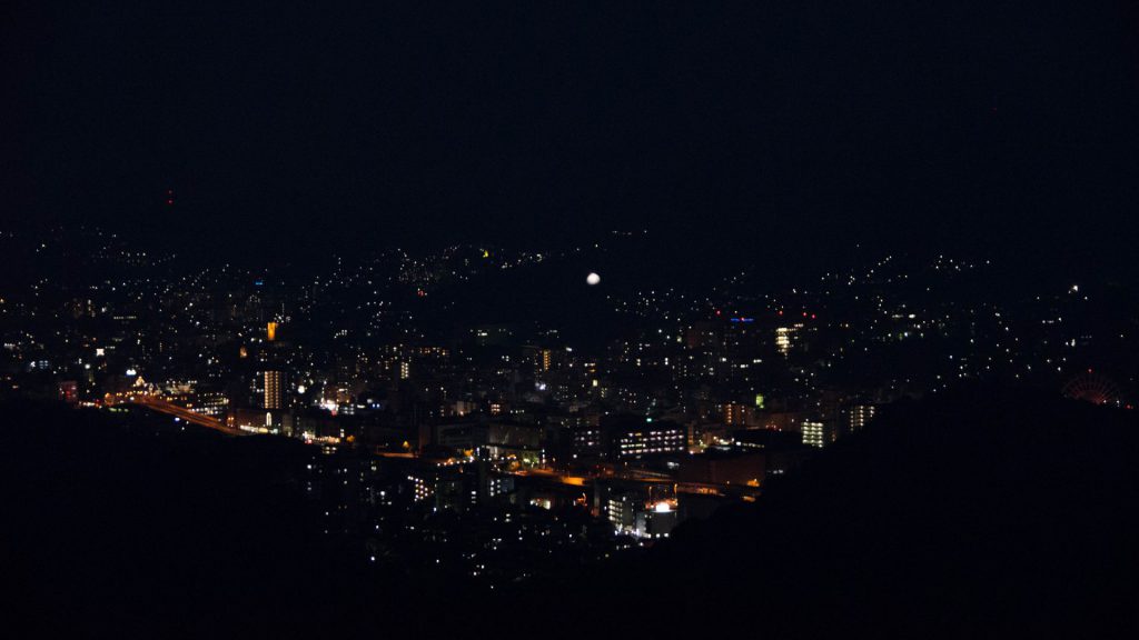 Nachtansicht vom Berg in Nagasaki Japan