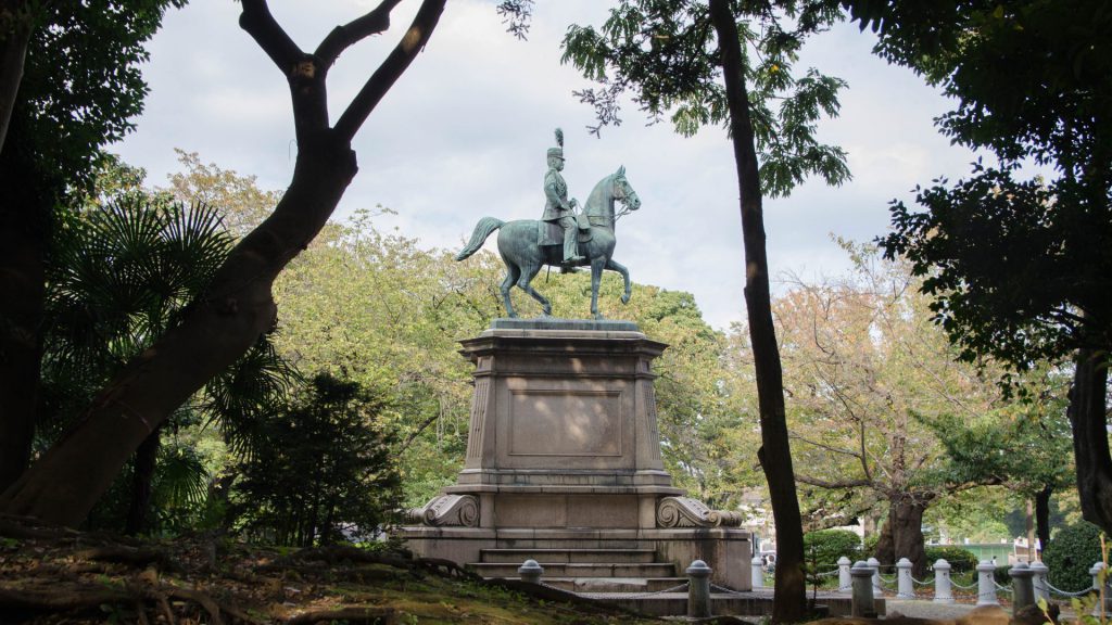 Prinz Komatsu Akihito-Statue