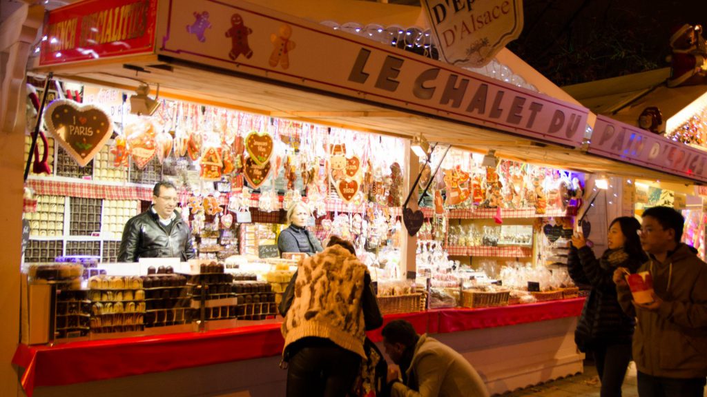 Suessigkeiten-Marktstand in Paris